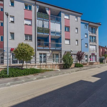 Apartment Melarnian Near The Beach In Umag Exteriér fotografie