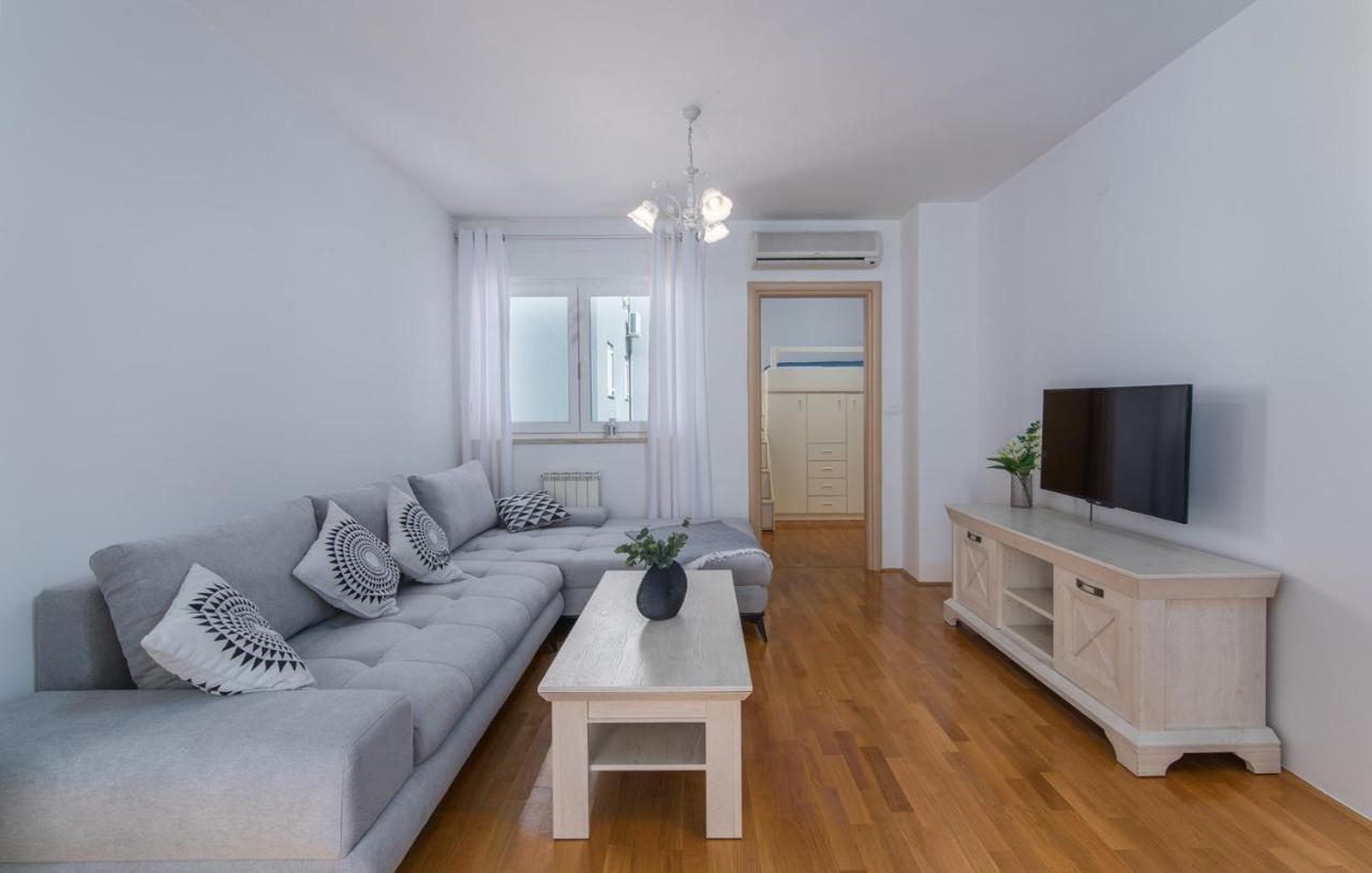 Apartment Melarnian Near The Beach In Umag Exteriér fotografie